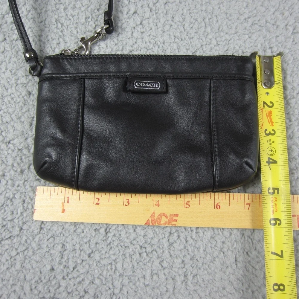 COACH  Patent Leather Wristlet Wallet Black‎ 7x5X1inch